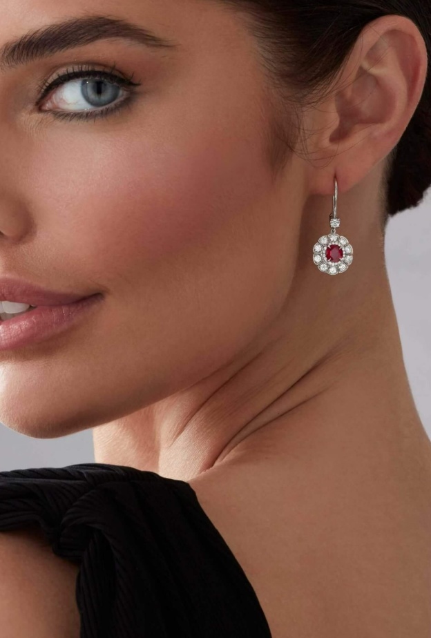 أقراط أذن مرصّعة بالروبي من غرارد Garrard