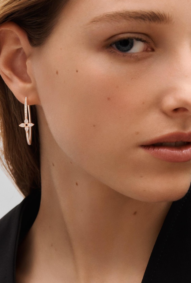 أقراط Idylle Blossom Hoops من لويس فويتون Louis Vuitton