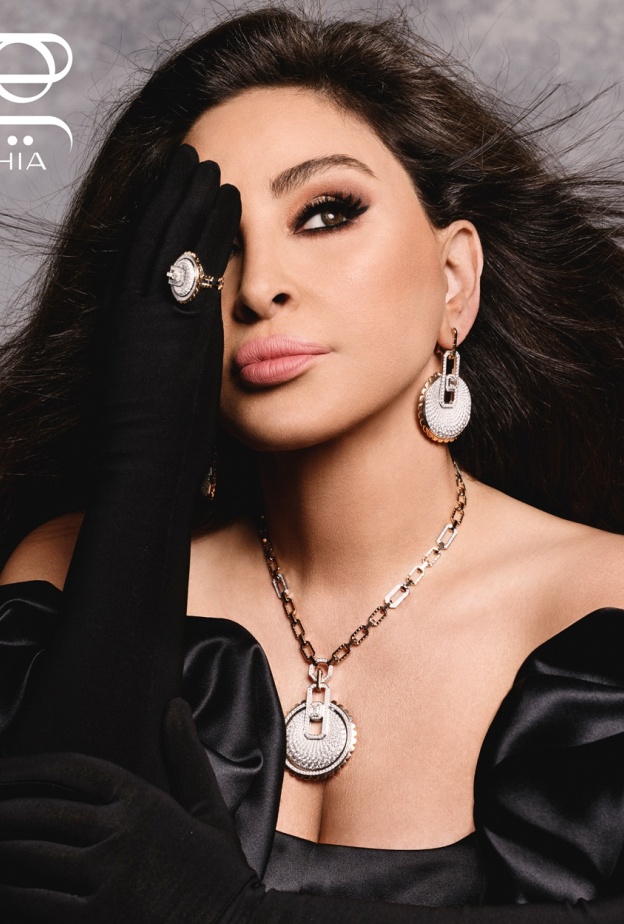 أبرز تصاميم المجوهرات اللافتة والبرّاقة التي تزيّنت بها إليسا ملكة الإحساس