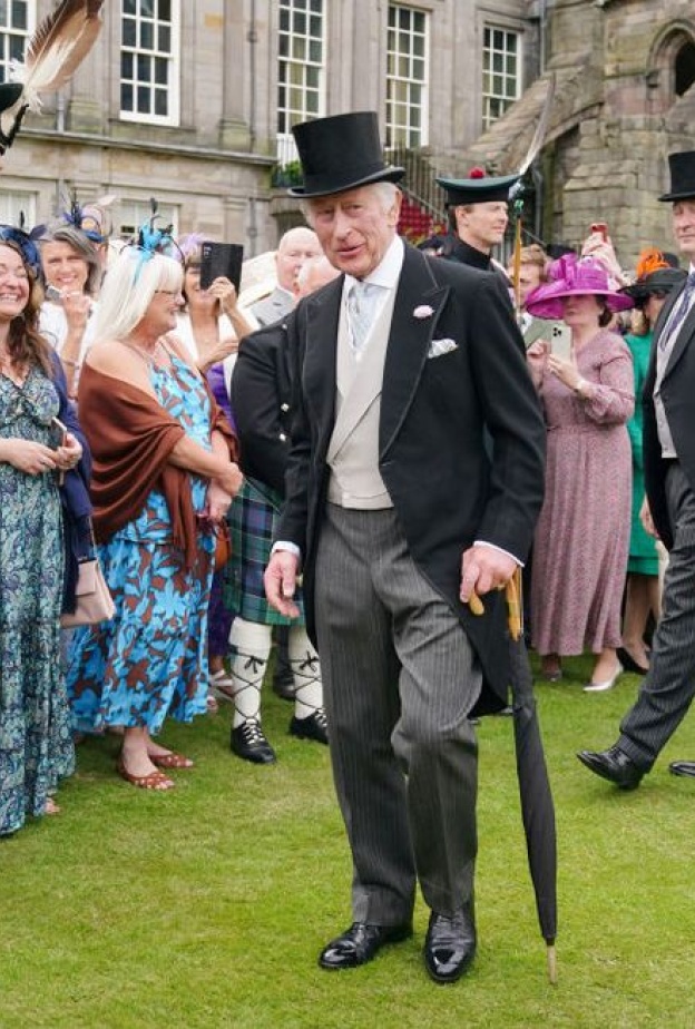 الملك تشارلز يستضيف حفل حديقة في قصر هوليرود