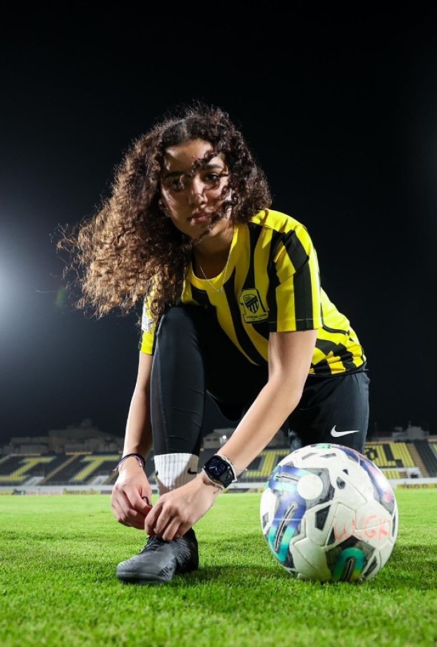 لاعبة كرة القدم السعودية مريم التميمي.. موهبة فذة ومشوار مميز مع "الأخضر" 