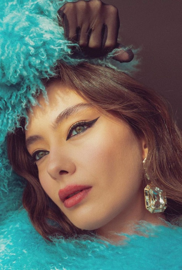 نسليهان أتاغول تختار تصاميم مجوهراتها الناعمة بعناية فائقة على مرّ السنوات