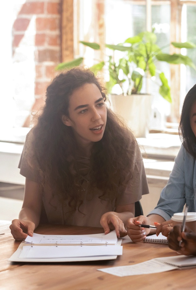 تطوير مهارات الاستماع طريقك لتكوني محاورة ومتحدثة لبقة