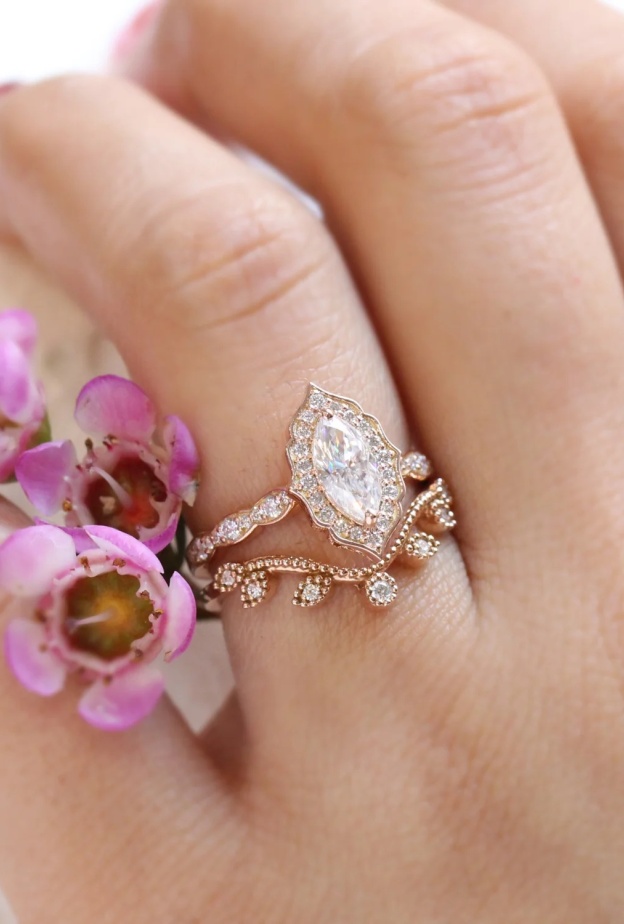 خاتم توينز ذهب يعبر عن الأناقة وسحر الحب