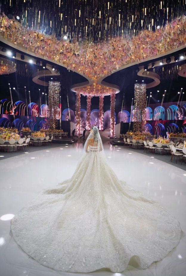 زفاف خيالي بديكور فخم وملكي