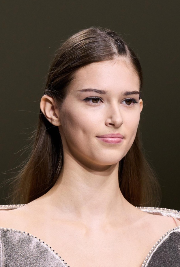 مع حافظي على جمالك الطبيعي وملامحكِ الجذابة بتضمين كوكتيل العناية بالبشرة ضمن الروتين الخاص بكِ