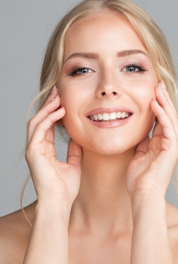 طبيبة أسنان تحذّر من 6 ترندات خطيرة على تيك توك