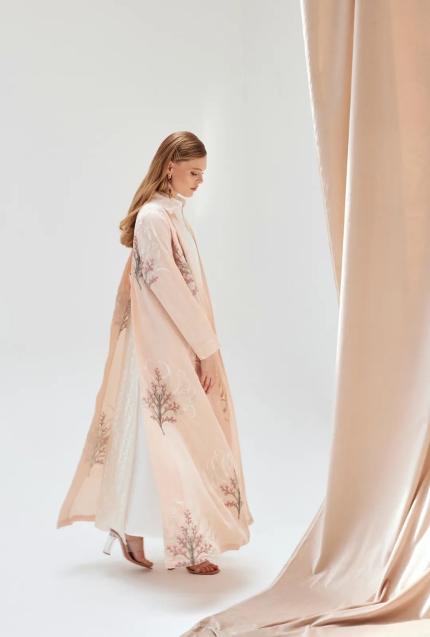 عباية كتان كاجوال من تصميم نور الظاهري