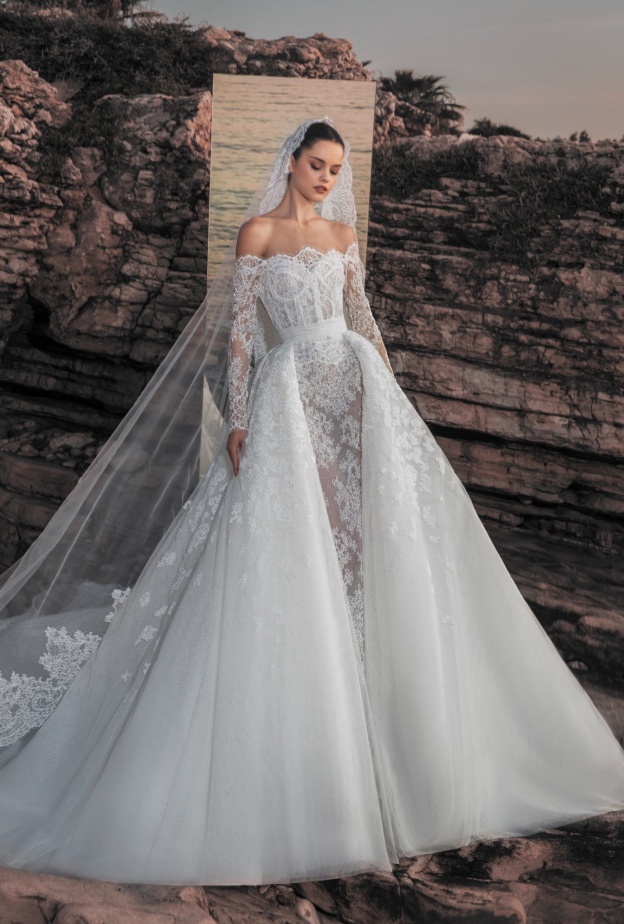 فستان زفاف دانتيل شفاف من مجموعة زهير مراد لربيع 2025