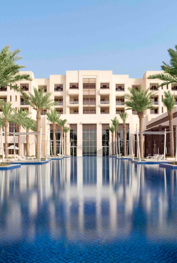 متعة الاسترخاء في أحضان الطبيعة.. إليكم أجمل المنتجات في جزيرة السعديات