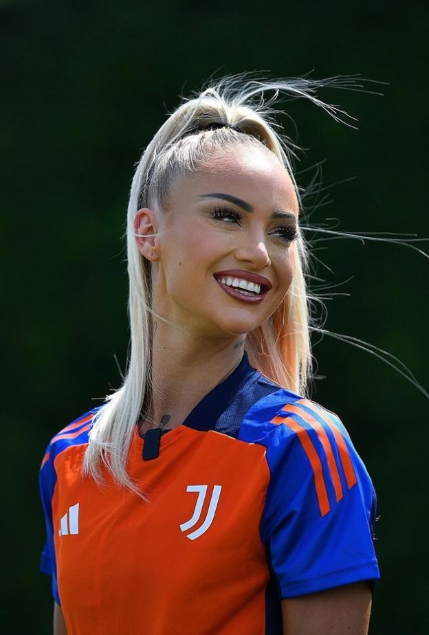 تتصدرهنّ اللاعبة السويسرية أليشا ليمان.. أشهر 5 لاعبات كرة قدم على "انستغرام"