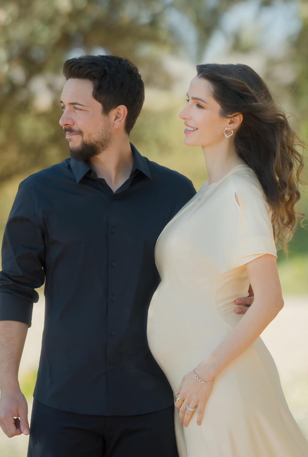 الأميرة رجوة تختار أجمل تصاميم المجوهرات الملكية التي تنسّقها مع إطلالة المونوكروم