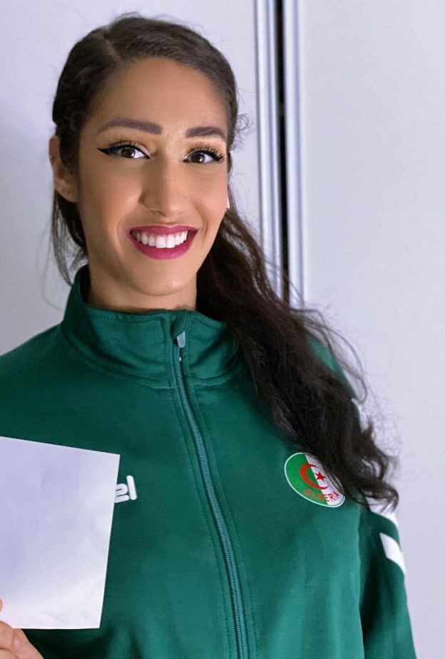 بطلة الكاراتيه Lamia Matoub بخطوط الآيلاينر