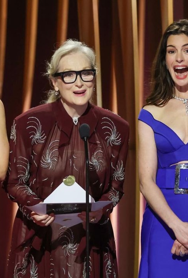 ميريل ستريب وآن هاثاوي وإميلي بلانت