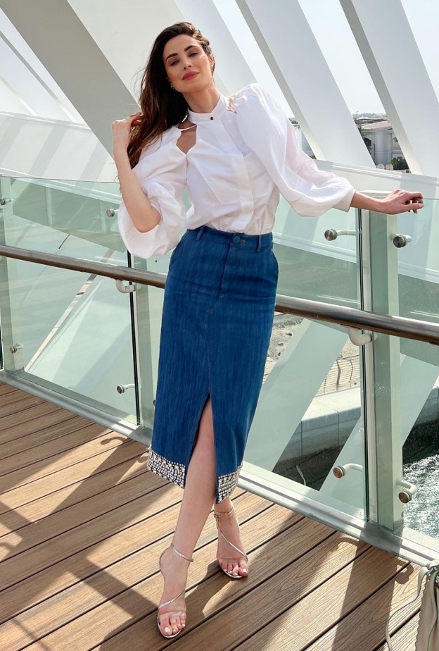 إطلالات نهارية عصرية بأفكار من الإعلاميات للمرأة المواكبة للموضة