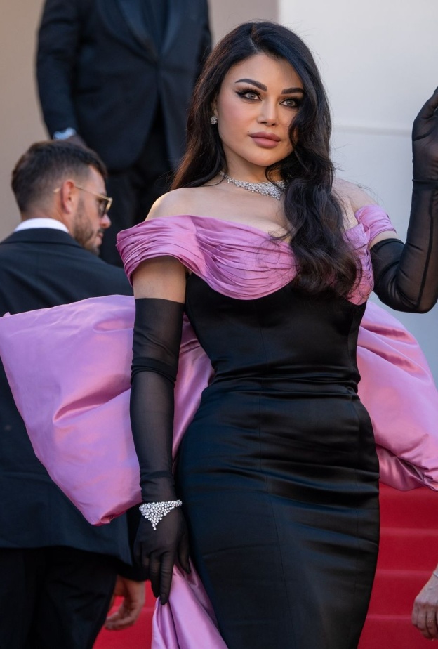 .صيحات هيمنت على موضة فساتين السهرة للنجمات هذا الصيف