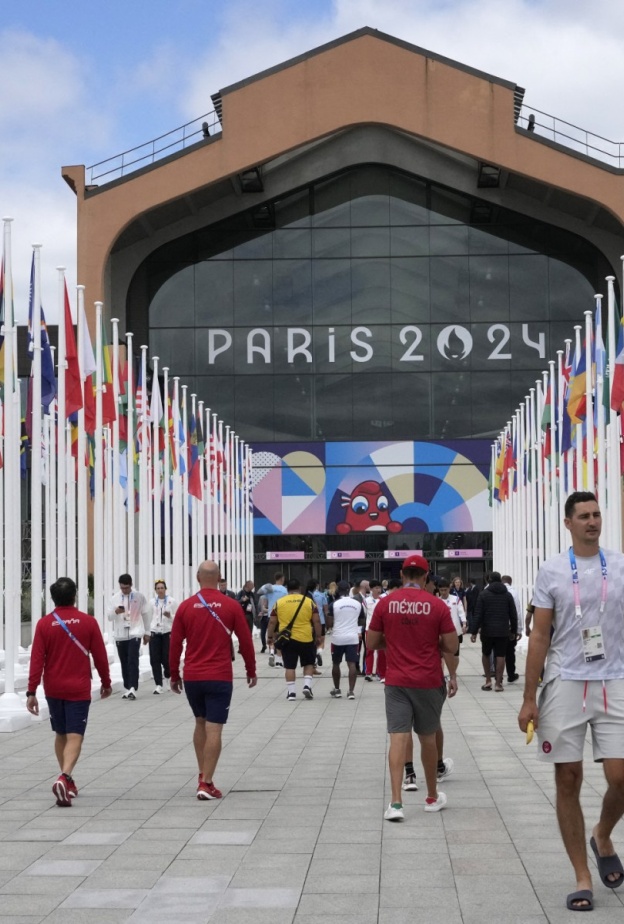 800 هي عدد الأمتار المربعة المخصصة للترفيه للرياضيين  في القرية الأولمبية الفرنسية