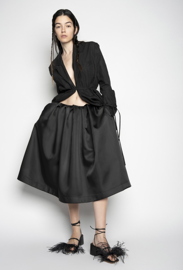 إطلالة من Marques Almeida