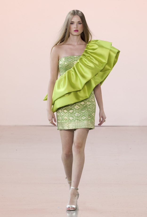 تألقي بألوان البهجة والفرح مع فساتين ملونة لإطلالات صيف 2024	