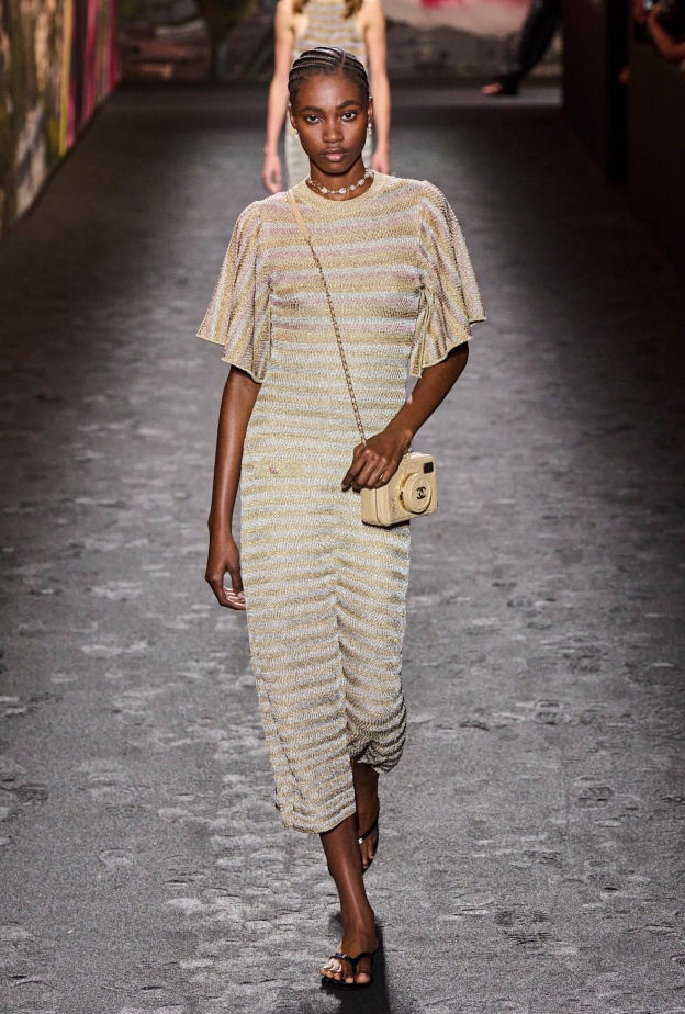 فساتين محتشمة لصيف 2024 من Chanel