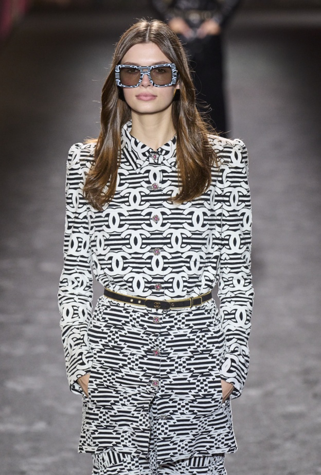 نظارات تتناسب مع الملابس من Chanel 