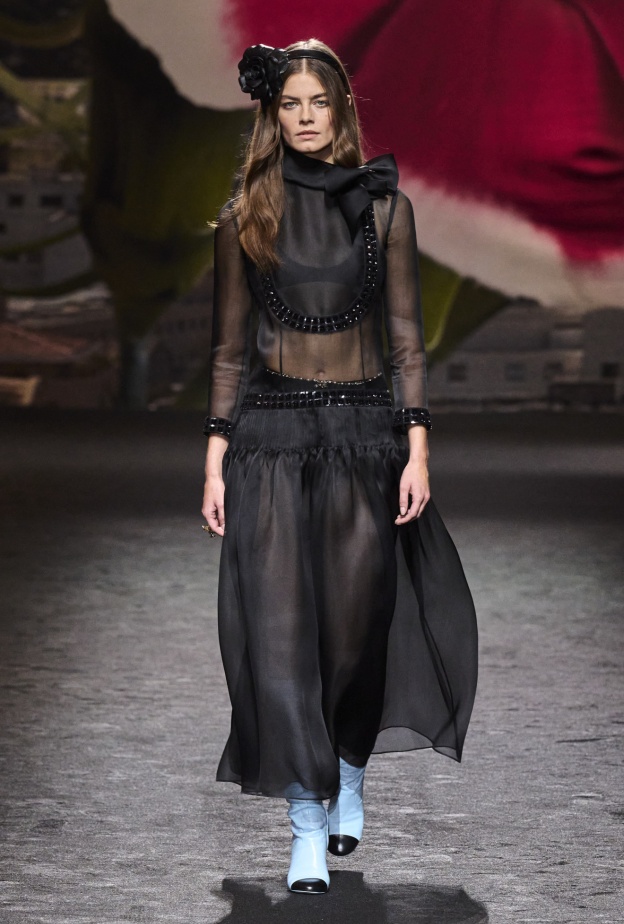 جرأة تنانير التول في إطلالاتك اليومية