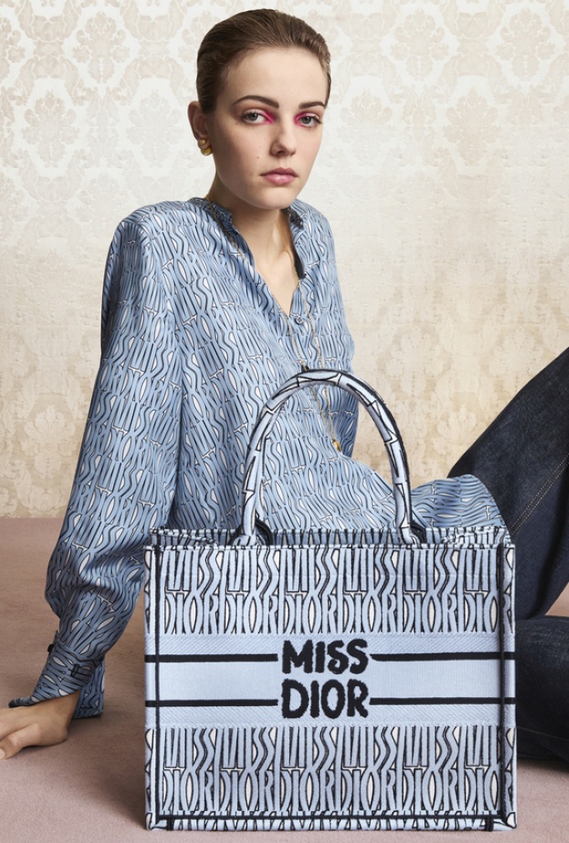 مجموعة الألبسة الجاهزة لموسم خريف وشتاء 2024-2025