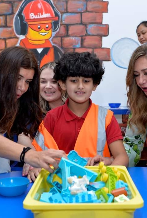 لقطات جمعت ليلي علوى وغادة عادل بالاطفال أصحاب الهمم