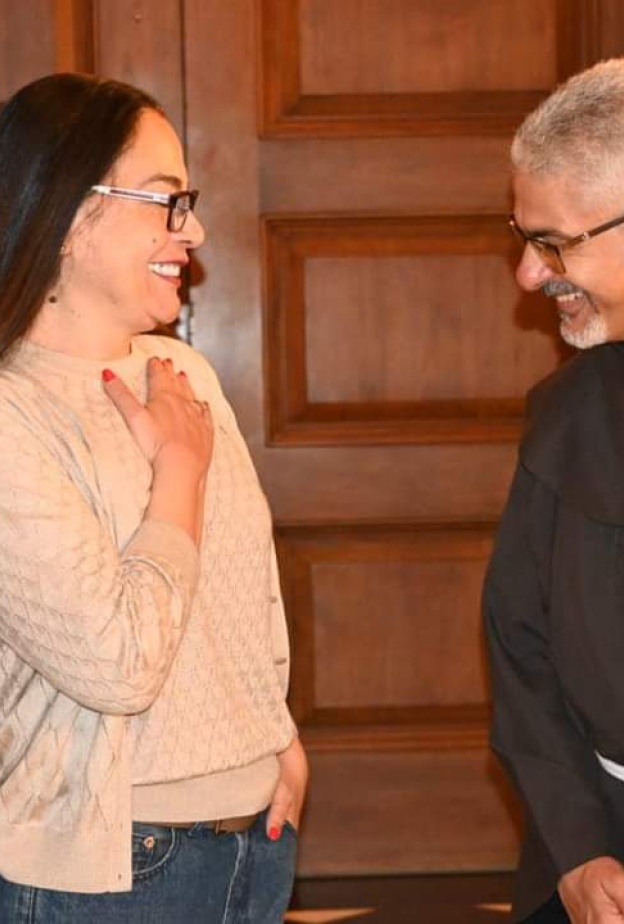 الأب بطرس دانيال يلتقي شريهان 