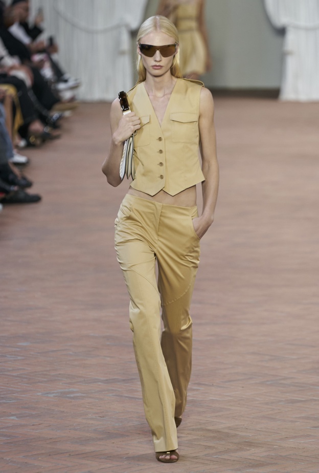 ستايل جديد في عالم الأناقة اليومية مع الفيست الملفتة