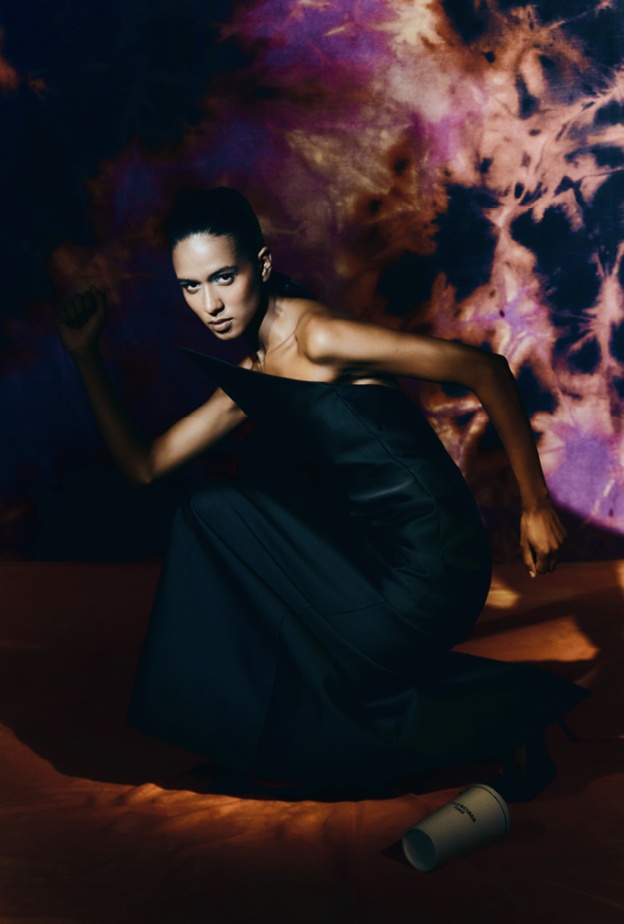 جلسة تصويرية خاصة بـ"هي" بعنوان Dynamic Motion