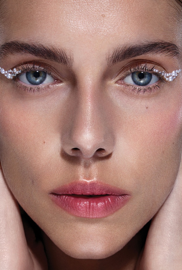 هايلايتر DEW-LA-LA من Benefit Cosmetics