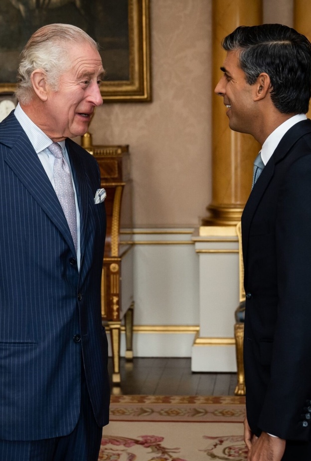 الملك تشارلز و رئيس الوزراء السابق ريشي سوناك