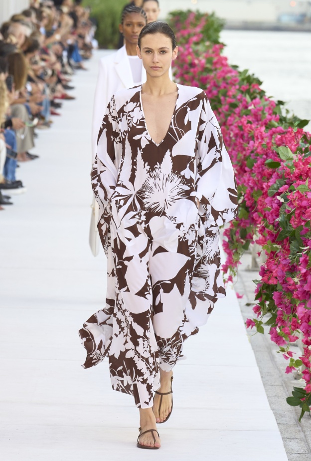 إطلالة من Mickael Kors