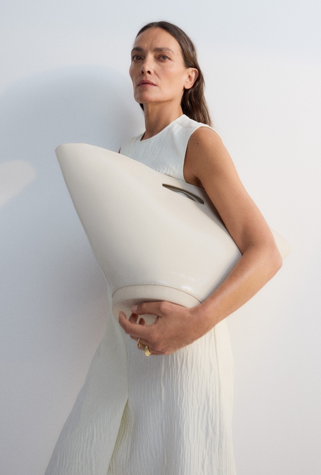 علامة "أدولفو دومينغيز" تطرح مجموعتها لموسم خريف/شتاء 2024