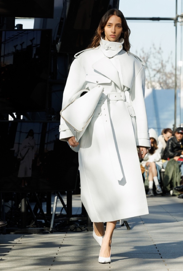 تشكيلة Stella McCartney للألبسة الجاهزة لموسم شتاء 2024