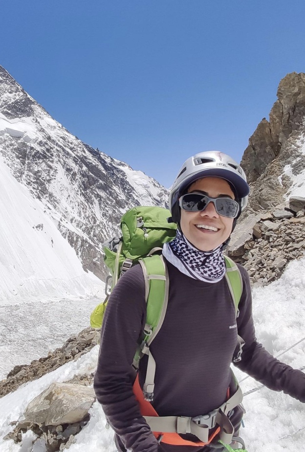 الرياضية نظيرة بنت أحمد الحارثي أول امرأة عمانية تتسلق جبل إيفرست لـ"هي": يسعدني تسلق الجبال واحتراف هواية غنية بالتحديات