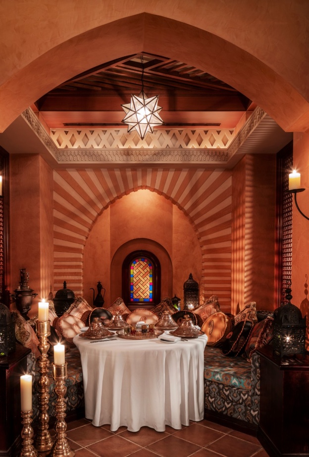 انغمس في تجربة طعام مغربية تراثية هذا الصيف في مطعم طاجين، منتجع ون آند أونلي رويال ميراج