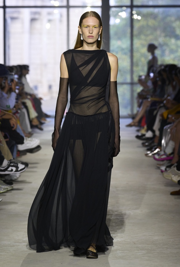 فساتين الشيفون الخيار الأكثر أنوثة عبر الزمن