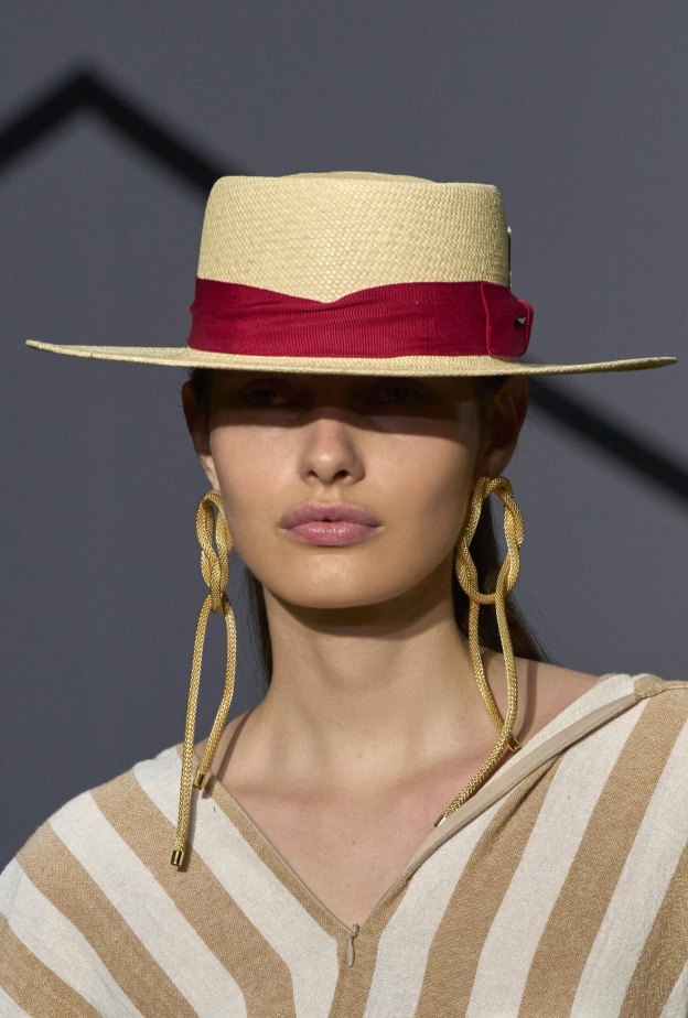 قبعات شبابية رائجة في الصيف 