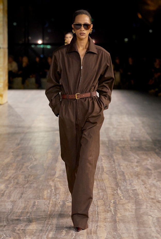 إطلالة من Saint LAurent