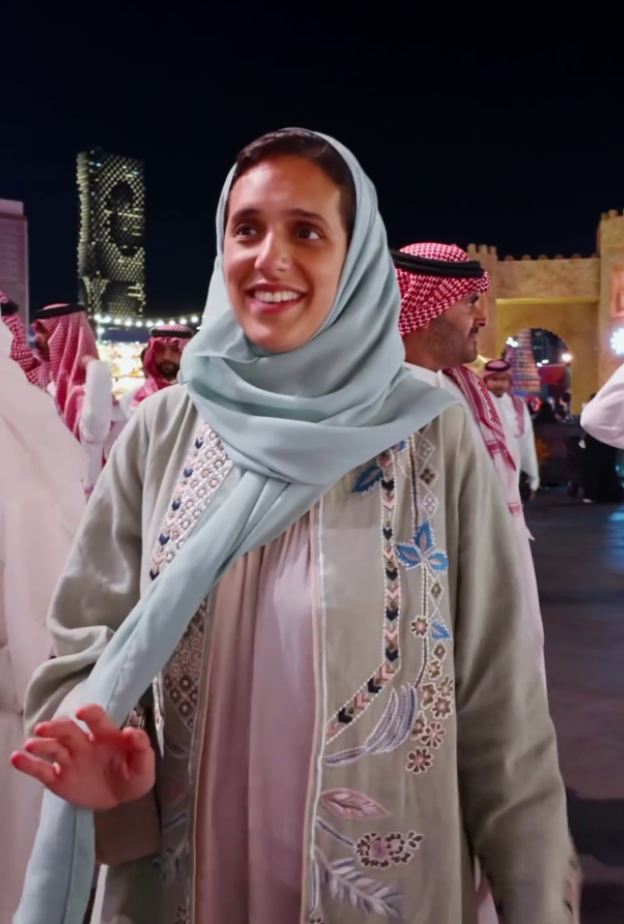 عبر عن سعادتها بأجواء موسم جدة.. لقطات لطيفة من زيارة الأميرة هيفاء آل سعود لجدة