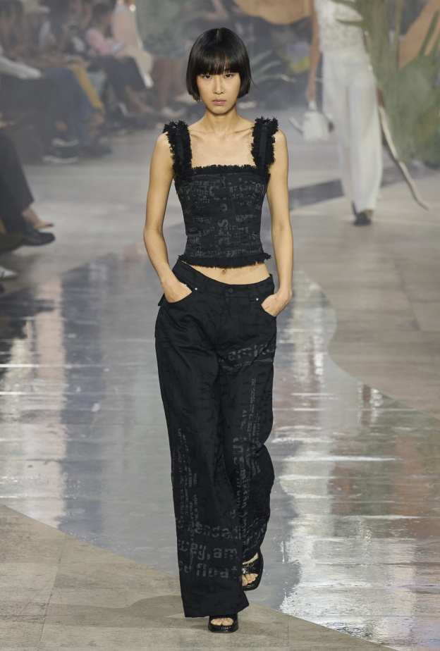 تنسيق البنطلون الواسع بشكل كلاسيكي من Shiatzy Chen