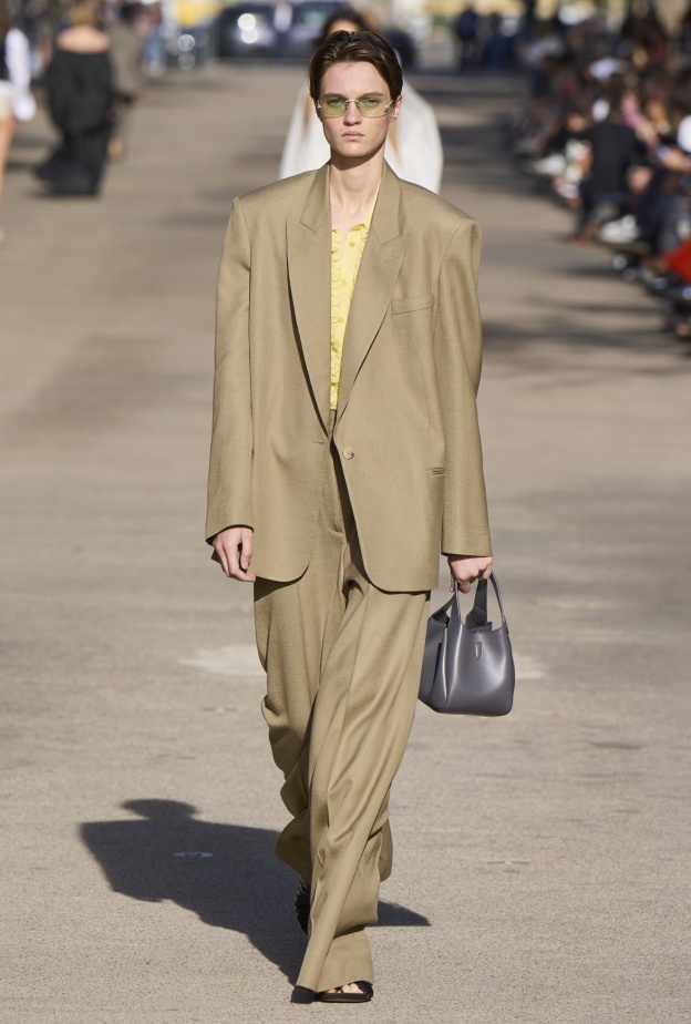 إطلالة من Stella McCartney