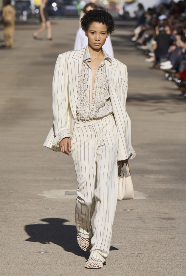 إطلالة من Stella McCartney