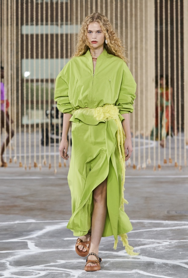 اللون الأخضر الفاتح بكافة تدرجاته نجم إطلالات الصيف