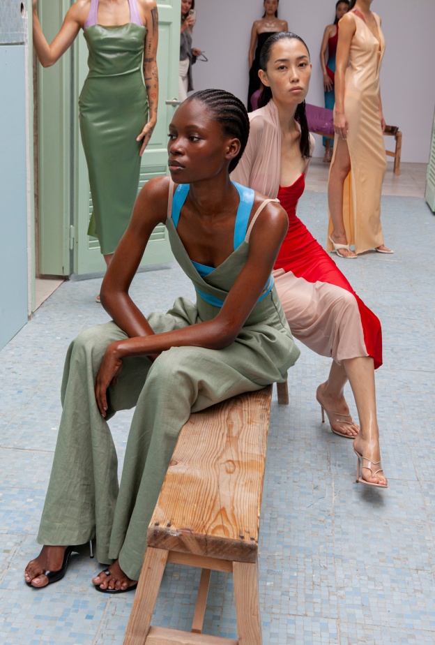 إطلالة من Alessandro Vigilante