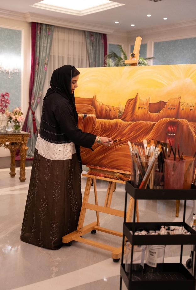 أعمال فنية تحمل تراثاً: إبداع الفنانة السعودية مضاوي الباز في الفن التجريدي