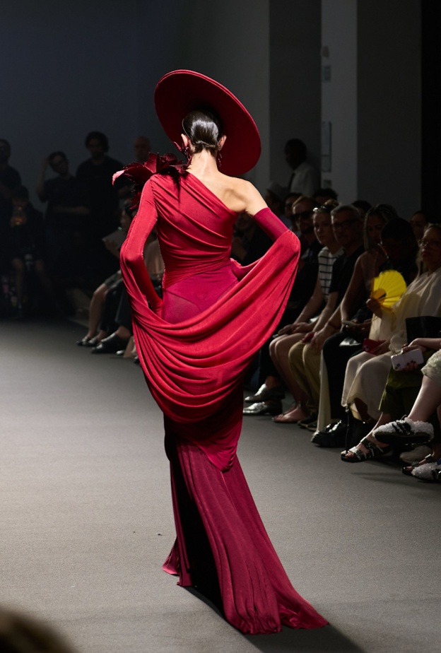 من مجموعة "روبرت وون" خريف و شتاء 2024 للأزياء الراقية