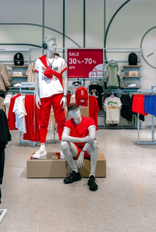 "أديداس" تعزّز وجودها في "ذا أوتلت فيليدج" عبر افتتاحها أكبر متجر تخفيضات على مستوى المنطقة